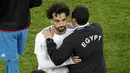 Striker Mesir, Mohamed Salah, meninggalkan lapangan usai ditaklukkan Rusia pada laga Piala Dunia 2018 di Stadion Krestovsky, Saint-Petersburg, Rabu (20/6/2018). Rusia menang 3-1 atas Mesir. (AP/Dmitri Lovetsky)