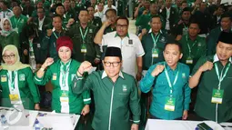Ketum PKB Muhaimin Iskandar (Cak Imin) mengikuti Pembukaan Rakornas LPP DPP PKB, Jakarta, Sabtu (29/4). Muhaimin mengatakan PKB menargetkan tahun 2019 harus memenangkan Pemilu atau minimal kedua partai terbesar. (Liputan6.com/Angga Yuniar)