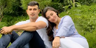 Margin Wieheerm kini telah sah menjadi istri dari aktor tampan, Ali Syakieb. Siapa sangka, ternyata sejak lama Margin ngefans dengan laki-laki yang kini telah menjadi suaminya.(Instagram/marginw)