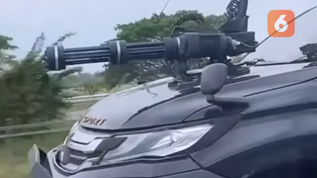 Pajero Hitam dengan Benda Mirip Senjata Mesin. (Potongan layar). (Jumat, 17/05/2024).