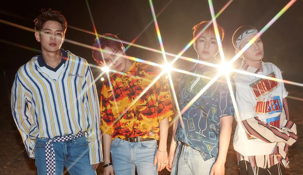 Akan tetapi saat ini para personel SHINee mengaku jika Heechul sudah banyak berubah. Hal terungkap saat Key dan Minho menjadi pengisi acara di program Ask Us Anything. (Foto: Soompi.com)