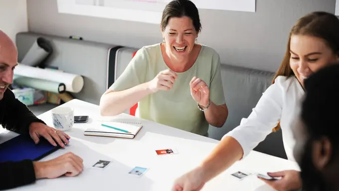 [Bintang] Kata Astrologer: 3 Zodiak Ini Jago Bikin Mood Jelek jadi Bagus