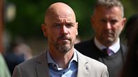 Manajer&nbsp;baru Manchester United Erik ten Hag menyaksikan pertandingan terakhir Liga Inggris MU melawan Crystal Palace di&nbsp;Stadion Selhurst Park, London, Minggu (22/5/2022). (JUSTIN TALLIS / AFP)