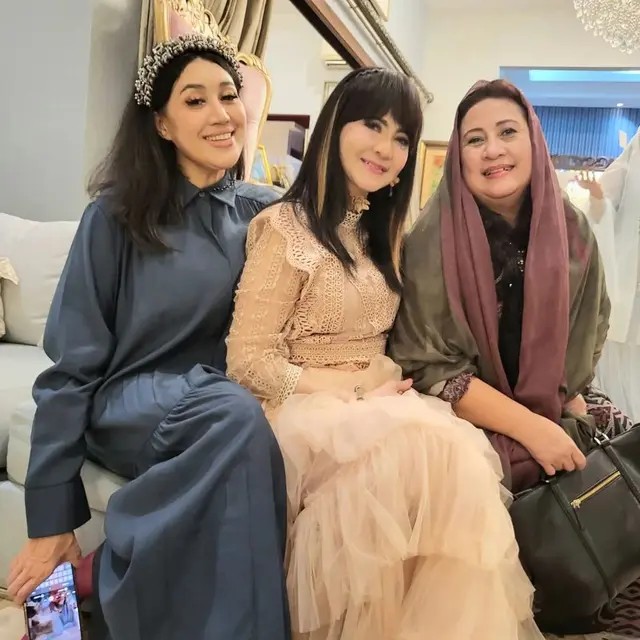 Paramitha Rusady menggelar pesta ulang tahun ke-56 (Foto: Instagram @itadyahpurnamasari)