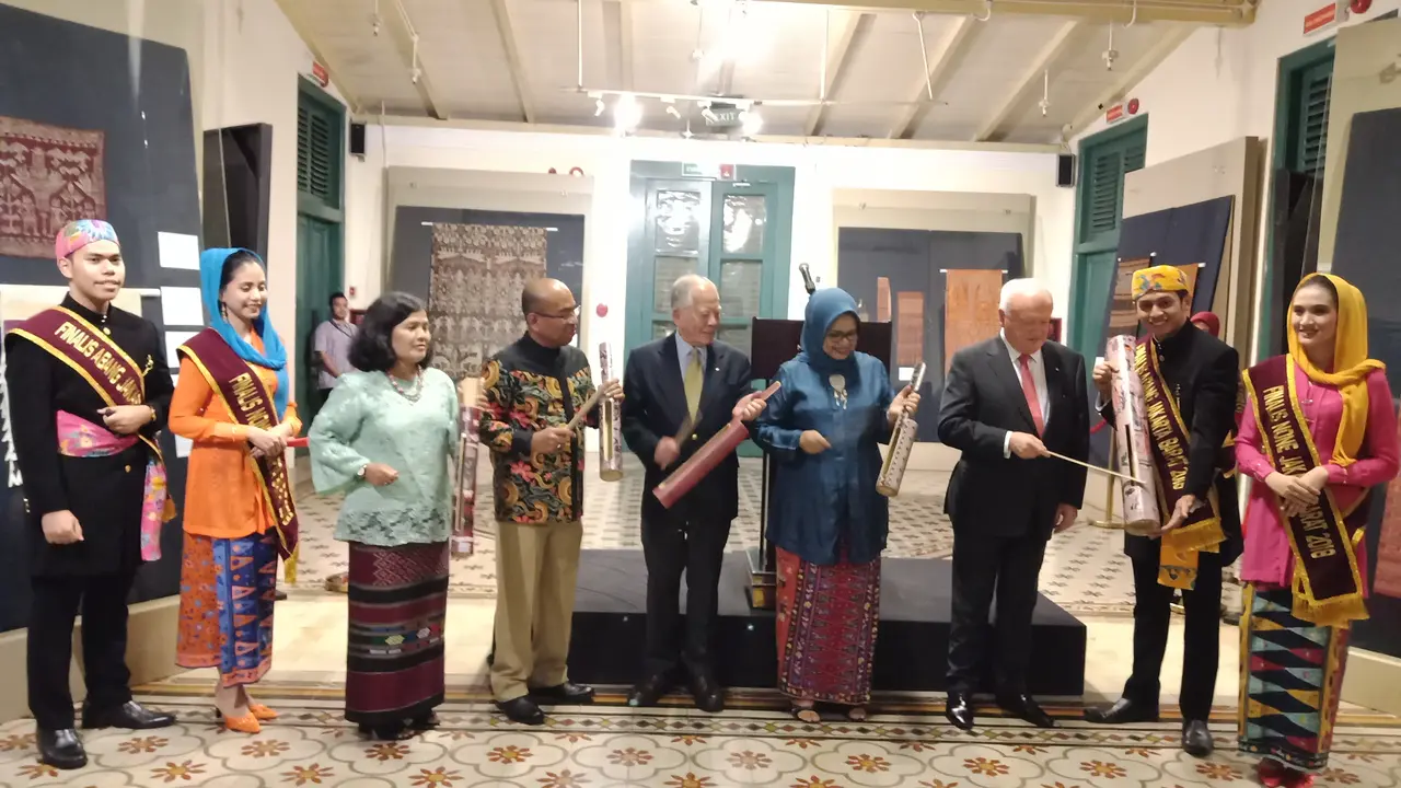 Warga Australia Gelar Pameran Tekstil Kuno Indonesia di Jakarta