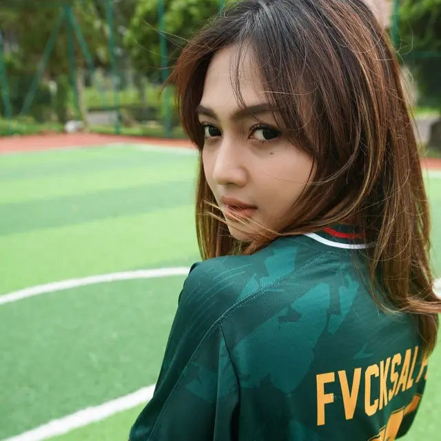 6 Potret Riesca Rossianna Finalis New AFI 2013, Dikabarkan Dekat dengan Sule