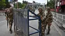 Warga diminta tetap berada di rumah kecuali untuk keperluan mendesak. (Pedro Pardo/AFP)