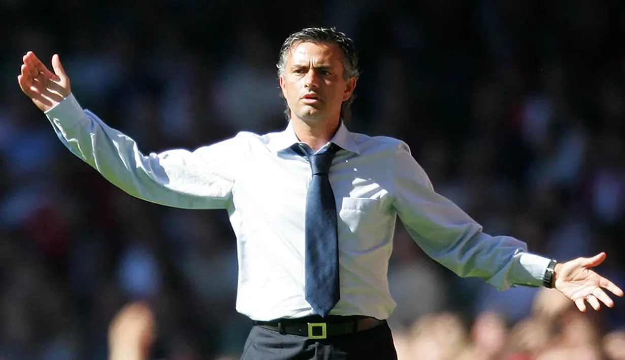 2. Jose Mourinho (2004-2007), 67% - Ini adalah moment emas Chelsea, Mourinho berhasil memberikan lima trophy dalam kurun tiga musim. The Blues berhasil mendominasi Liga Premier Inggris. (AFP/John Mchugh)