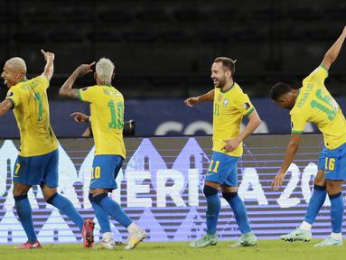 Brasil melanjutkan tren kemenangan di Copa America 2021. Kali ini, Tim Samba berhasil mencukur Peru empat gol tanpa balas pada laga kedua Grup B Copa America di Stadion Olimpico Nilton Santos, Rio de Janeiro. (AP/Silvia Izquierdo)
