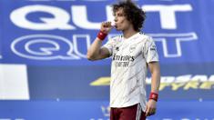 Gol penyeimbang David Luiz di menit ke-39 menjadi titik balik kemenangan Arsenal yang menjadi lebih percaya diri mengalahkan tuan rumah Leicester City. (Foto: AP/Pool/Rui Vieira)