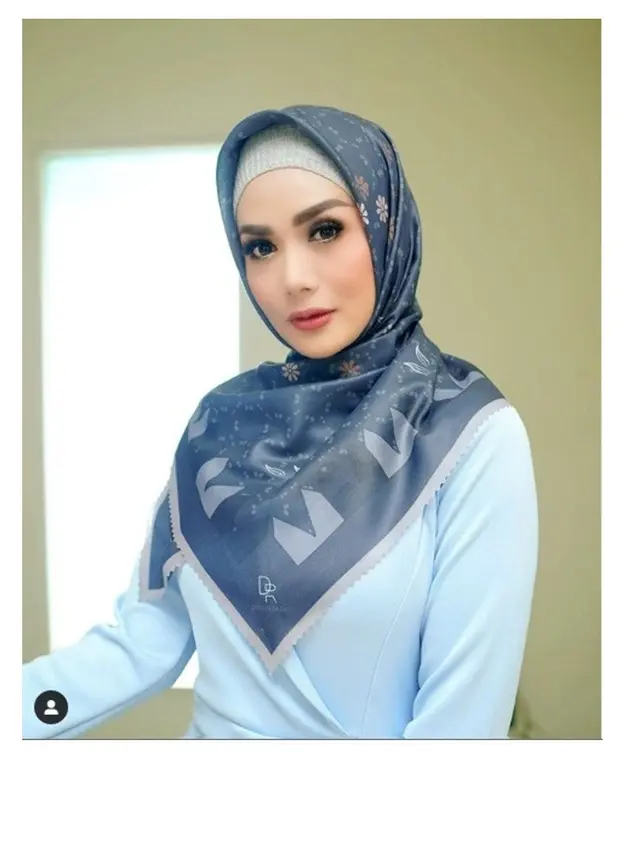 8 Pesona Krisdayanti saat Pakai Hijab, Disebut Makin Anggun