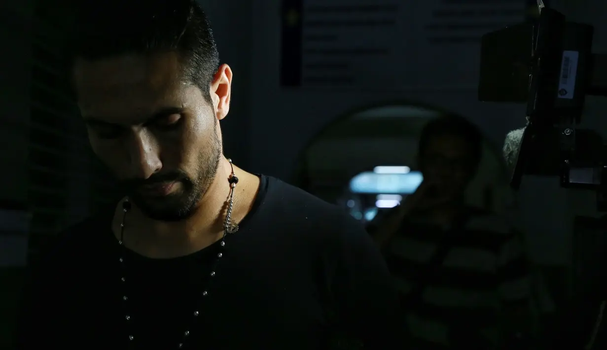 Pesepakbola asal Argentina itu mengaku tidak bicara terkait soal penyakitnya. Tapi, ia senang lantaran Jupe sudah mulai ada perkembangan lebih baik. (Adrian Putra/Bintang.com)