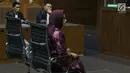 Mantan Dirut PT Pertamina (Persero), Karen G Agustiawan saat menjalani sidang perdana sebagai terdakwa di Pengadilan Tipikor, Jakarta, Kamis (31/1). Sebelumnya, Karen ditetapkan sebagai tersangka sejak 22 Maret 2018. (Liputan6.com/Helmi Fithriansyah)