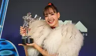 Momen Lisa BLACKPINK Menang Best Pop hingga Tampil SaWaDiKa di VMA 2026