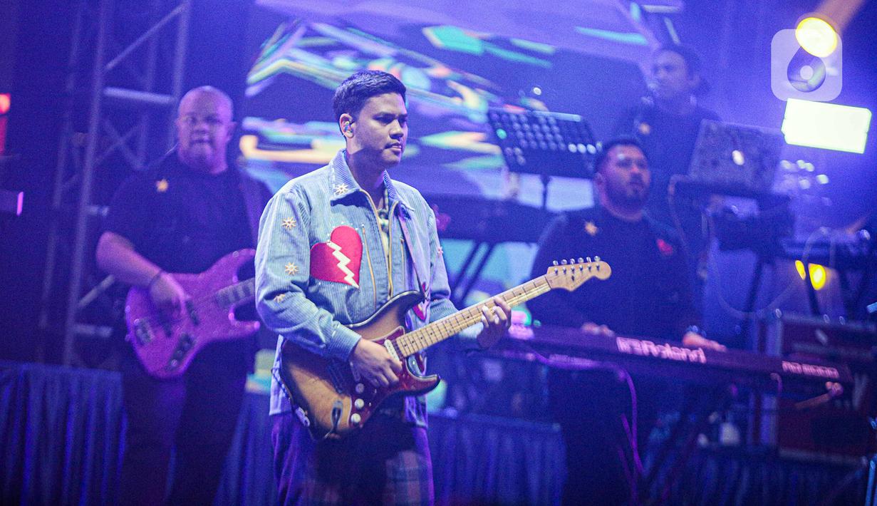 Lewat lagu Selamat Pagi, RAN pun berhasil mengajak penonton bernyanyi bersama, secara kompak dan beramai-ramai mereka bernyanyi sambil meminta penonton untuk mengikuti yel-yel yang dipimpin oleh Rayi. (Liputan6.com/Faizal Fanani)