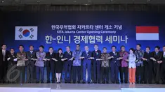 Suasana peresmian kantor cabang Korea International Trade Association (KITA) di  Ritz Carlton, Jakarta, Selasa (9/6/2015). (Liputan6.com/Herman Zakharia)