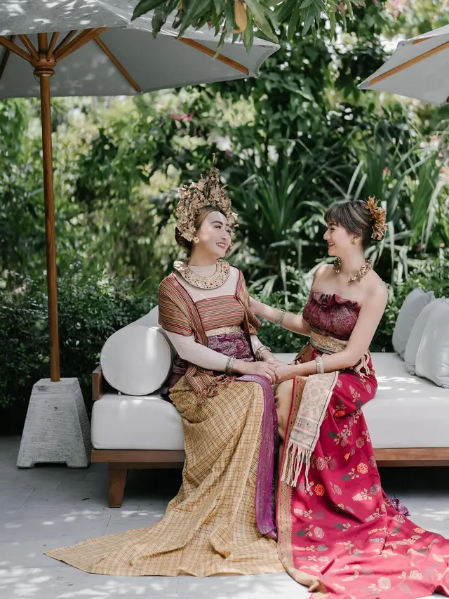 7 Pemotretan Keluarga Glenca Chysara Bertema Adat Bali, Tampil Menawan
