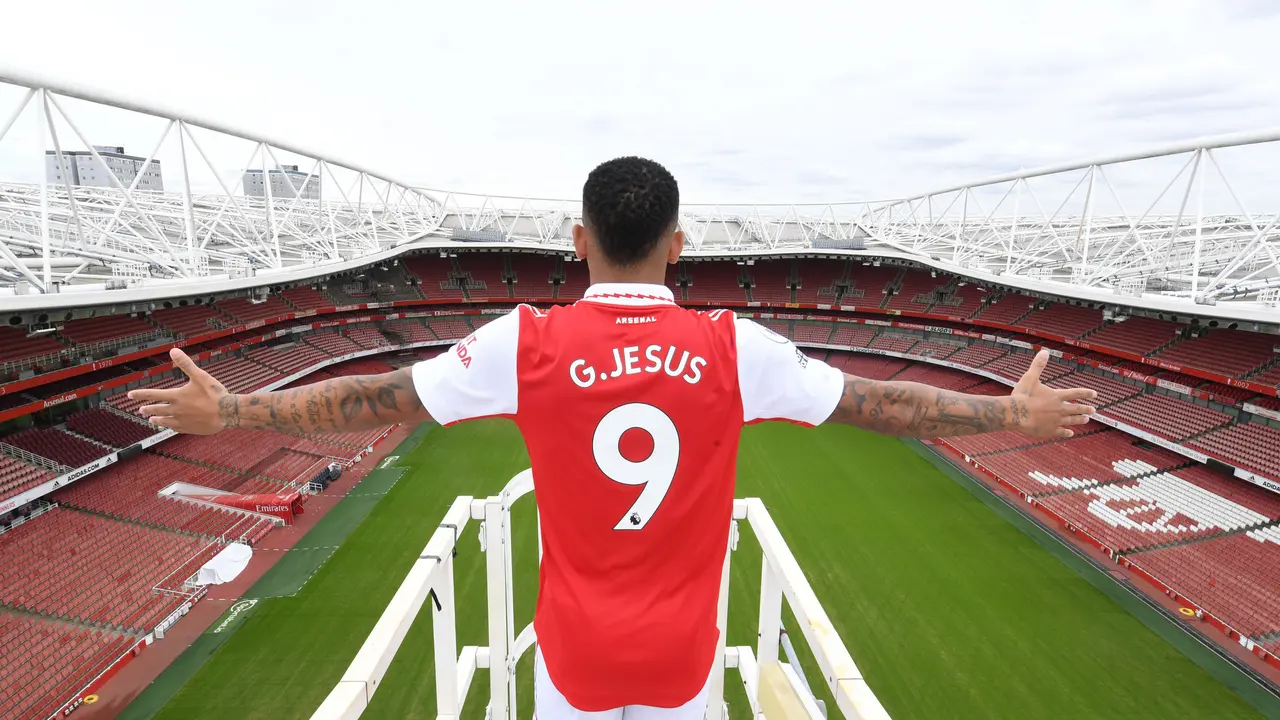 Foto: Bak Patung Cristo Redentor di Rio de Janeiro, Begini Gaya Gabriel Jesus saat Diperkenalkan Sebagai Rekrutan Baru Arsenal