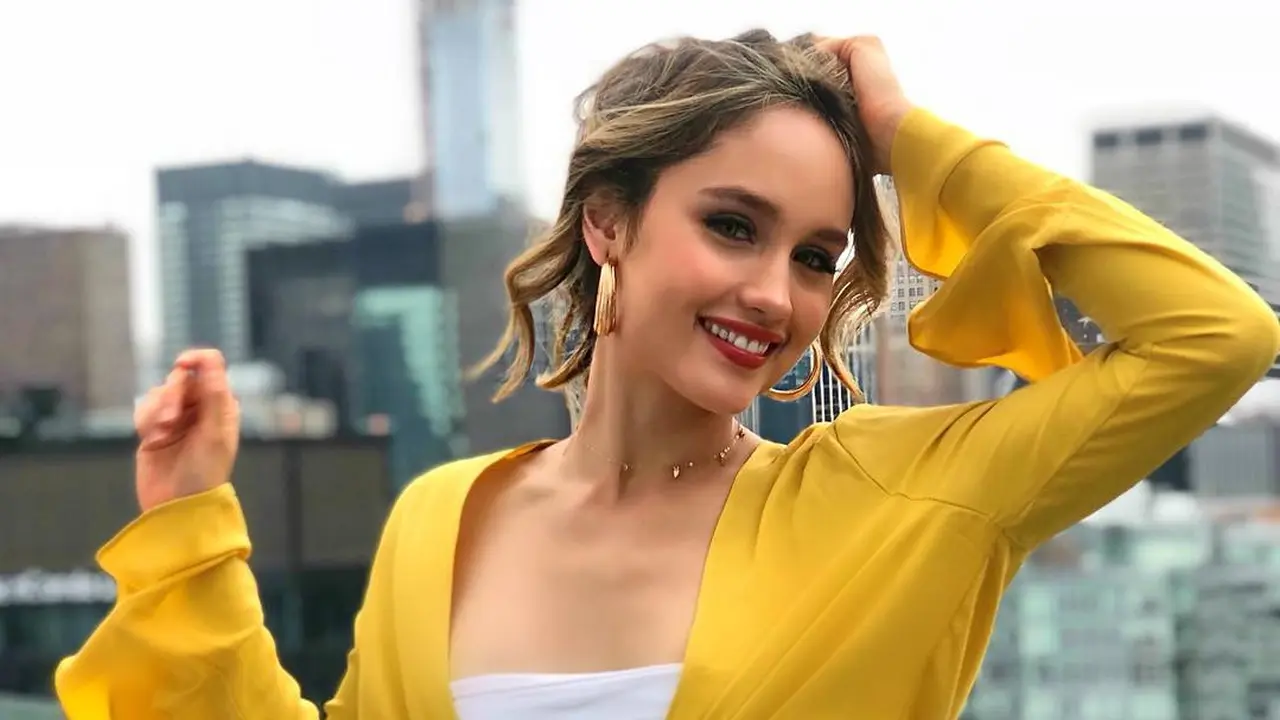 [Bintang] Cinta Laura