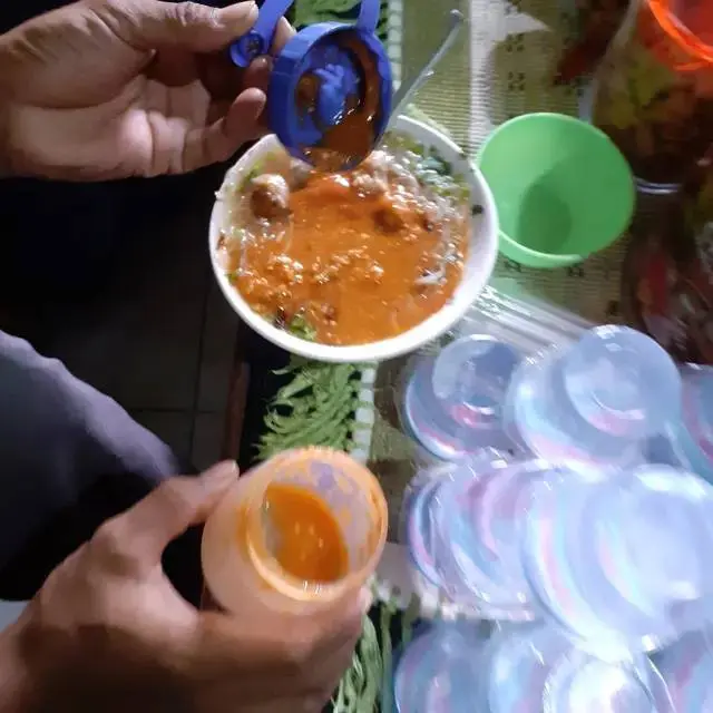 10 Potret Orang Apes Pakai Saus dan Sambal Ini Bikin Kasihan
