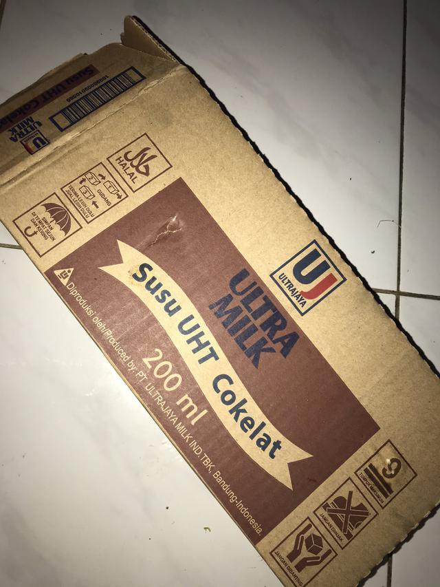 Seorang ayah beli susu 200 ml padahal anaknya hanya iseng memintanya