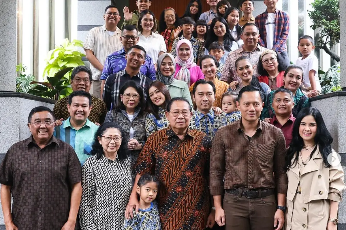 Top 3: Potret Keluarga Annisa Pohan dengan Klan Sarwo Edhi Wibowo