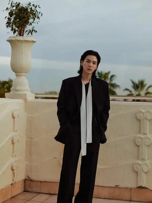 Suga BTS Didaulat Jadi Brand Ambassador Valentino, credit: Valentino