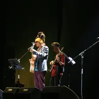 Endah N Rhesa dan Dialog Dini Hari ketika tampil di Java Jazz Festival 2016. (Andy Masela/Bintang.com)