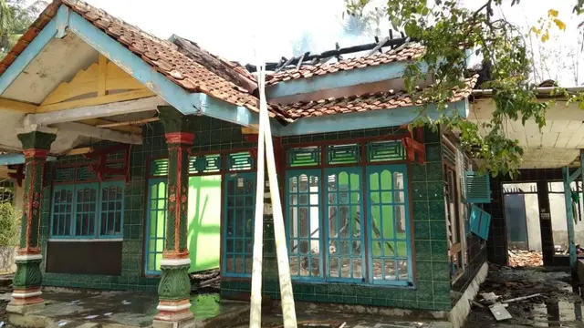 Nirwan, warga Tunjung Kecamatan Jatilawang, Banyumas kehilangan 10 ton gabah lantaran rumahnya terbakar (Liputan6.com/Tagana BMS/Muhamad Ridlo)
