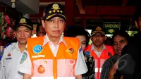 Menteri Perhubungan Ignasius Jonan saat melakukan inspeksi keselamatan moda transportasi darat ke Terminal Kampung Rambutan, Jakarta (23/3/2015). Jonan melakukan uji kelayakan terhadap bus Antar Kota Antar Provinsi (AKAP). (Liputan6.com/Yoppy Renato)