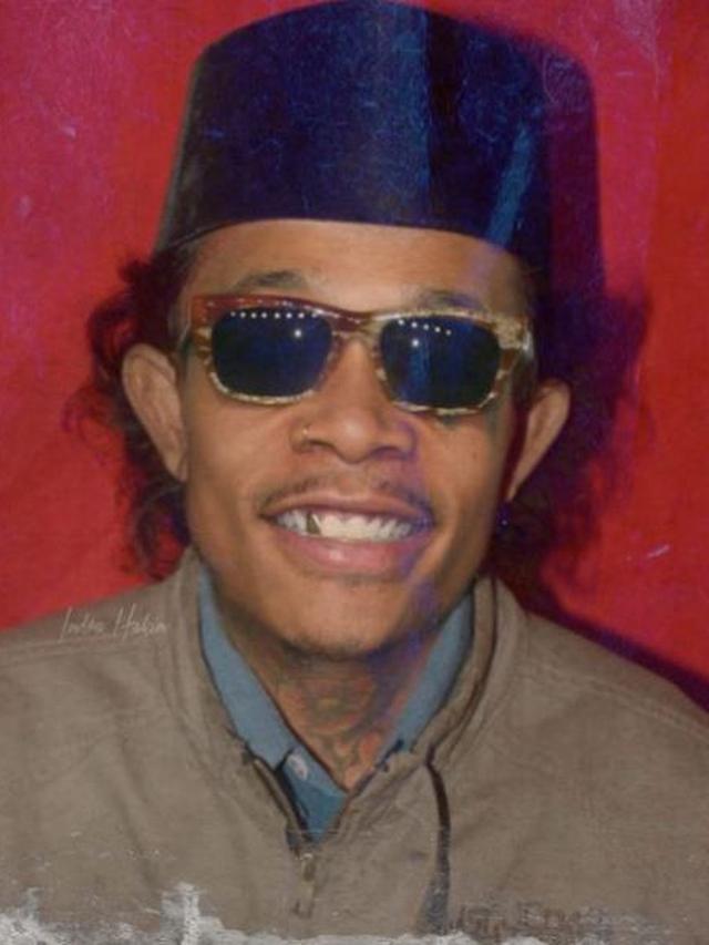 6 Editan Foto Seleb Dunia Pakai Peci Ini Bikin Pangling, Tampak Melokal