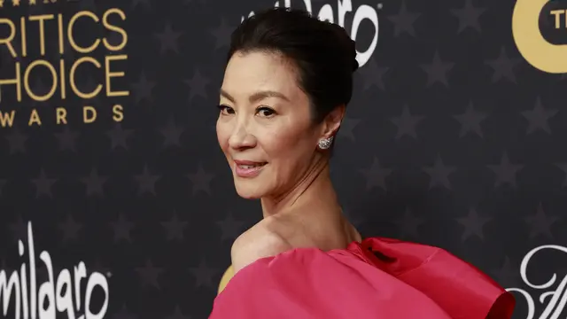 Deretan Gaun Terbaik Para Selebriti di Karpet Merah Critics Choice Awards 2023