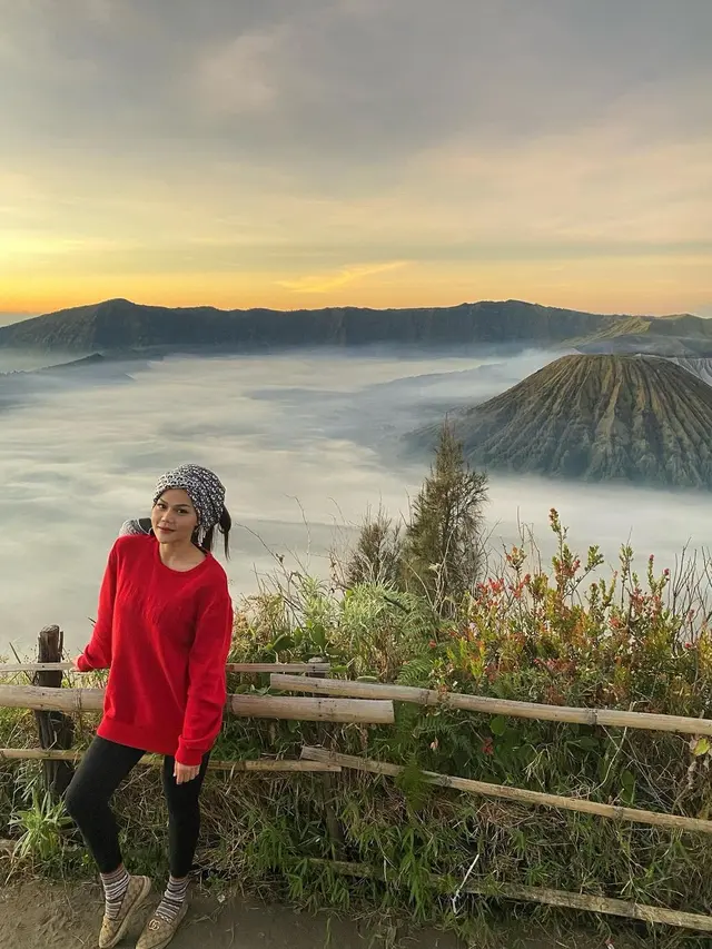 7 Potret DJ Katty Butterfly dan Anak Liburan ke Gunung Bromo, Mengaku Kagum