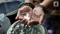 Warga Tambora Keluhkan Air PAM Hanya Menetes, Kotor dan Berbau Seperti Got