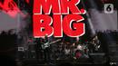 Mr. Big berhasil membayar lunas kerinduan ribuan penggemar kala beraksi pada The 90's Festival 2023. (Liputan6.com/Johan Tallo)