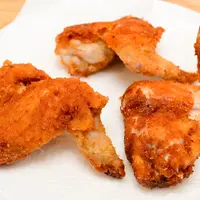 Ilustrasi sayap ayam goreng yang dimakan Fredy Jayadi, peserta lomba makan ayam tercepat yang tewas di restoran cepat saji di kawasan Taman Semanan. (Via: wikihow.com)