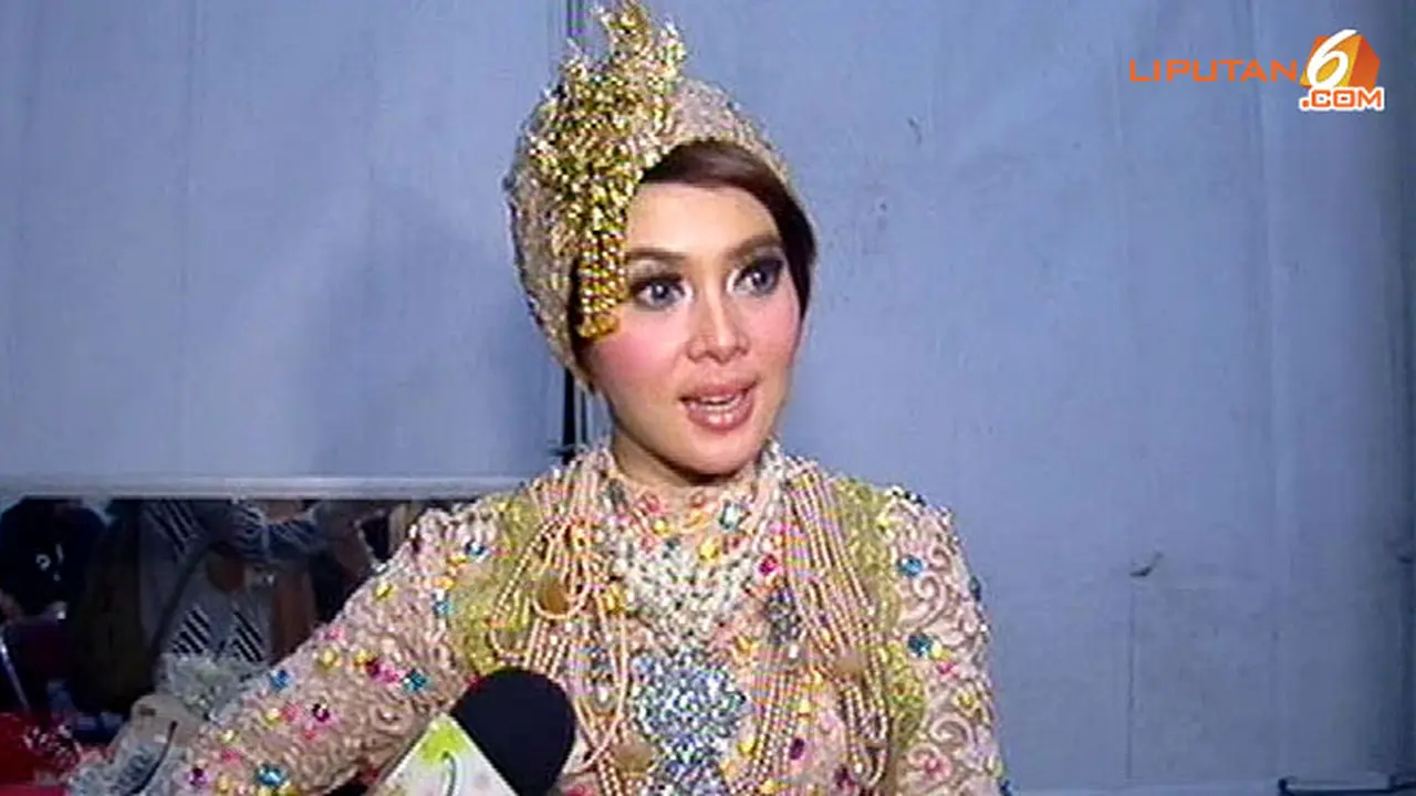 syahrini-130715a.jpg