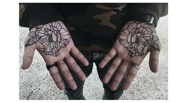 Tak Biasa, 7 Tato di Telapak Tangan Ini Keren Banget