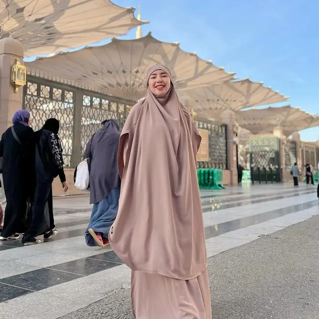 Angga Wijaya Umroh Bareng Keluarga