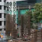 Pekerja membangun konstruksi bangunan bertingkat di Jakarta, Jumat (18/1). Dirjen Perdagangan Luar Negeri Kemendag Oke Nurwan mengatakan pemerintah akan membatasi baja impor yang masuk ke Indonesia. (Liputan6.com/Immanuel Antonius)