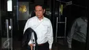RJ Lino keluar dari Bareskrim Polri usai menjalani pemeriksaan, Jakarta, Kamis (28/1/2016). RJ Lino diperiksa untuk kelima kalinya sebagai saksi perkara dugaan korupsi pengadaan mobile crane. (Liputan6.com/Helmi Affandi)