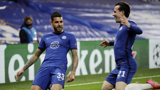 PHOTO: Chelsea players frenzy after Emerson Palmieri scored in 39 seconds