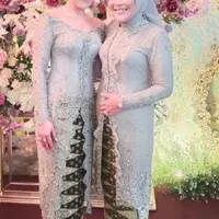 Tak Kalah dengan Ayu Ting Ting, Intip 6 Potret Umi Kalsum yang Anggun Memesona. (Foto: Instagram/@mom_ayting92_)