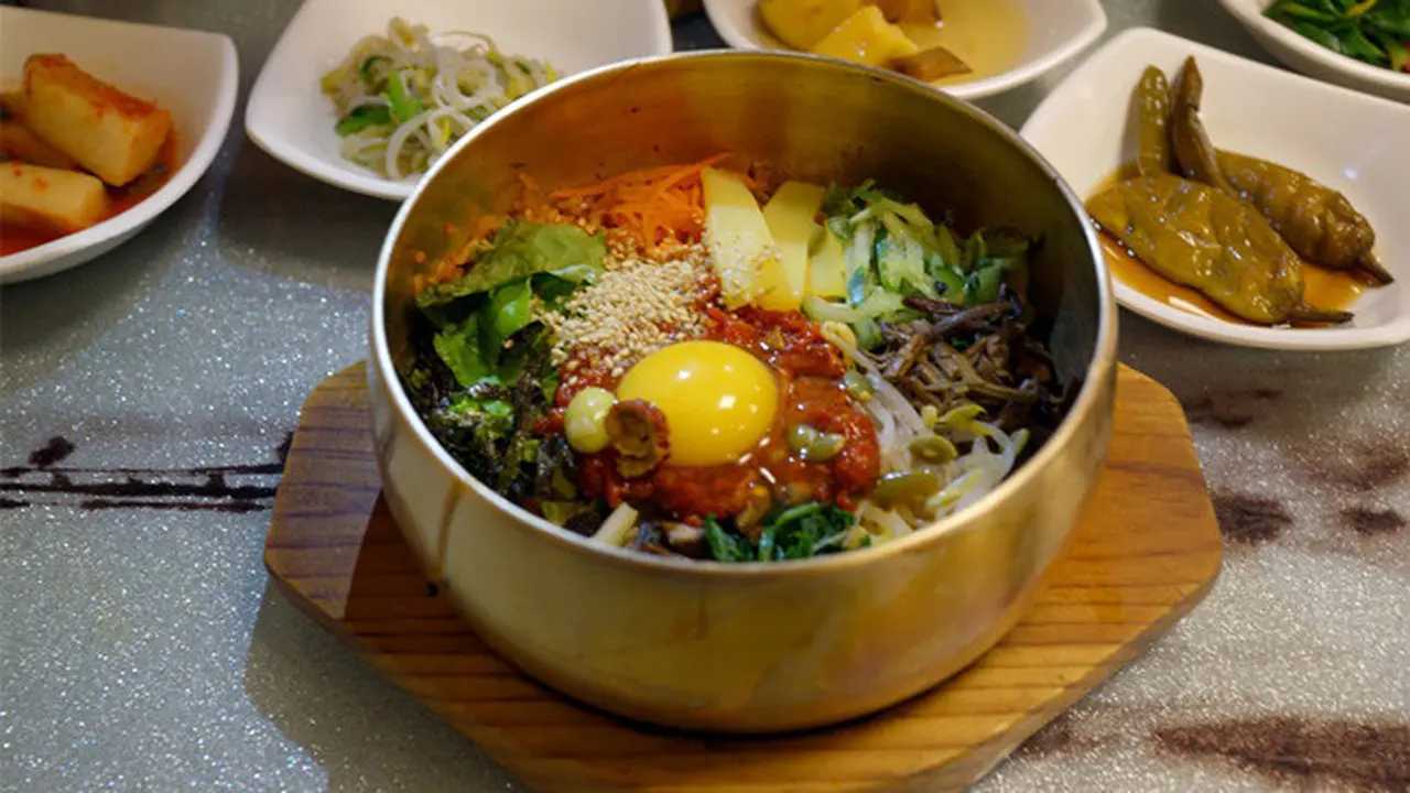25 Makanan Enak Korea Selatan yang Bikin Kita Ingin Mencobanya