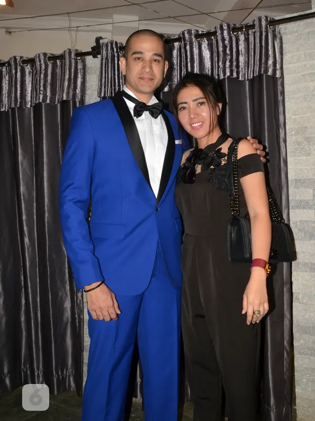 [Bintang] Jelang Hari Bahagia, Okan Kornelius Fitting Akhir Baju Pernikahan