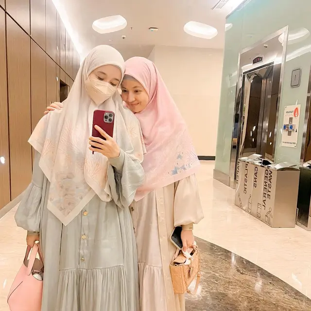 6 Potret Laudya Cynthia Bella Kini Jarang Perlihatkan Wajah, Tampil Makin Tertutup