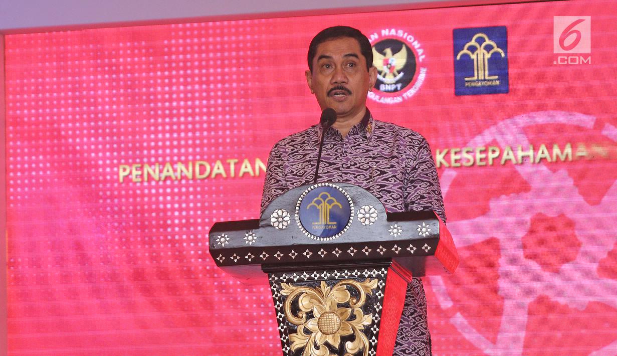 Kepala BNPT Suhardi Alius memberikan sambutan saat melakukan MoU di gedung Kemenkumham, Jakarta, Kamis (31/5). Kerja sama tersebut terkait dengan penanggulangan tindak pidana terorisme.  (Liputan6.com/Herman Zakharia)