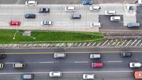Menurut dia, ada sejumlah alasan untuk menerapkan one way. Karena masih adanya kepadatan di pintu masuk dari Jakarta menuju Cikampek. Kemudian, di tol cipali Km 190 dalam tiga jam berturut-turut, traffic counting mencapai rata-rata 4.953 per jam, sehingga masuk dalam indikator coba one way. (Liputan6.com/Herman Zakharia)