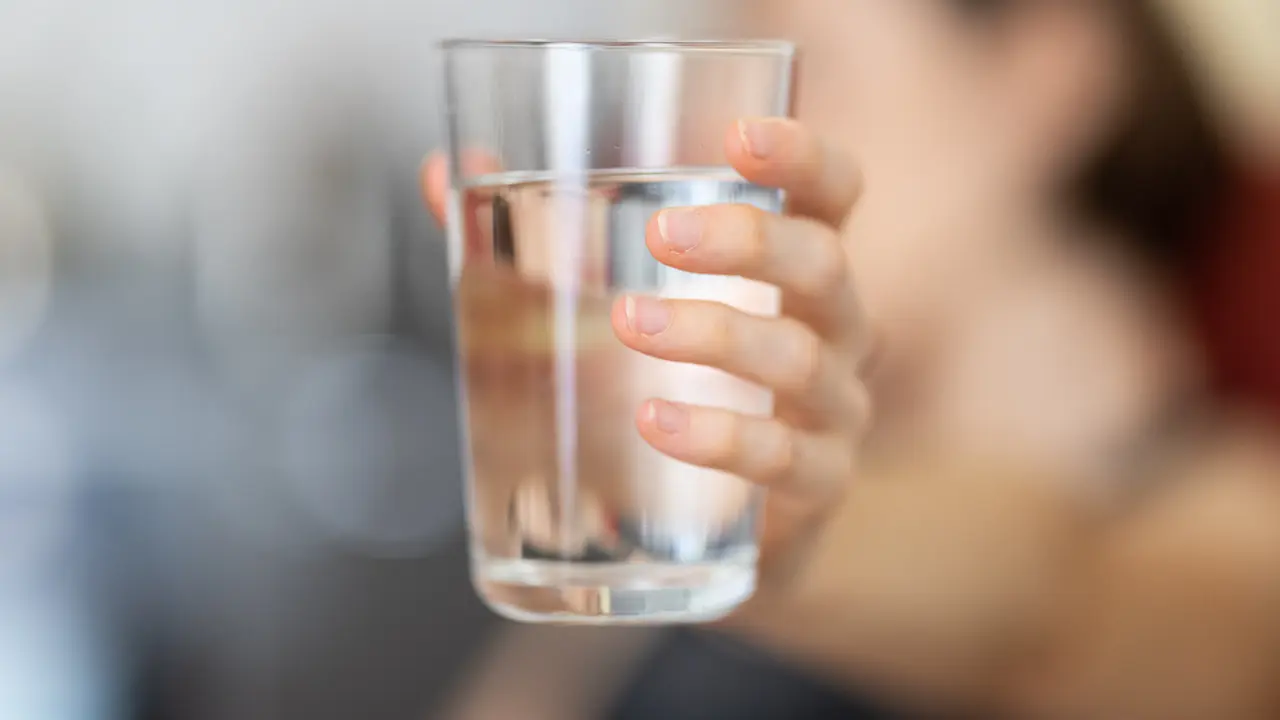 Ilustrasi air minum