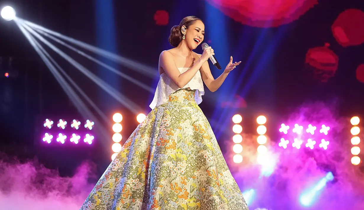 Di acara tersebut, Bunga Citra Lestari tampil cantik dengan gaun bermotif floral. (Bambang E. Ros/Bintang.com)